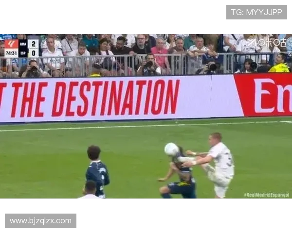 马斯坦托诺与队医一同离开训练场 疑似遭遇伤情影响